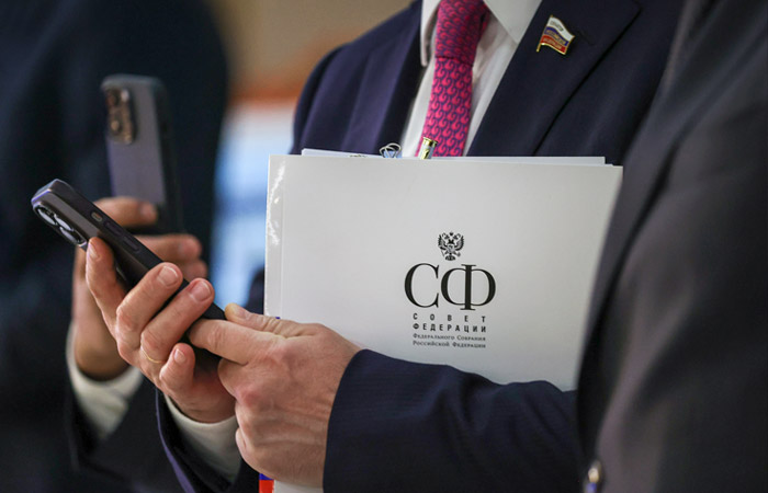 Совет Федерации одобрил законы о запрете пропаганды ЛГБТ и педофилии