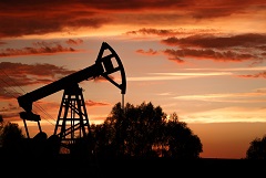 Страны G7 договорились установить потолок цен на нефть из РФ в $60 за баррель