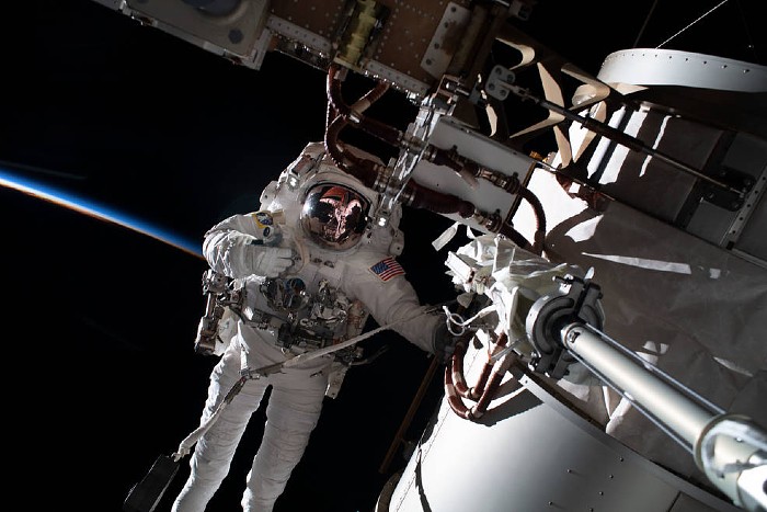 Астронавты NASA вышли в открытый космос с МКС для проведения монтажных работ