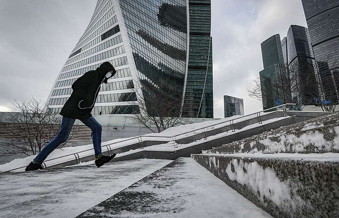 В РФ за сутки коронавирусом заболели 6 598 человек