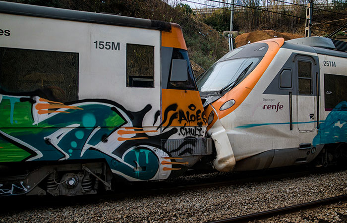 Число пострадавших в столкновении поездов близ Барселоны выросло до 155