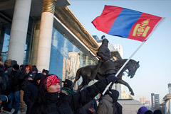 Премьер Монголии на фоне протестов пообещал разобраться с кражей угля