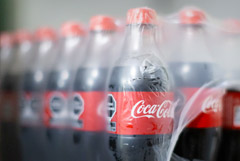 В Москве начали проверку публикаций о появлении в магазинах поддельной Coca-Cola