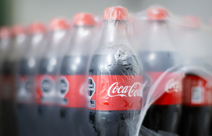 В Москве начали проверку публикаций о появлении в магазинах поддельной Coca-Cola