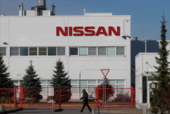 Мантуров ждет, что "АвтоВАЗ" начнет выпуск машин на заводе Nissan в Петербурге в 2023 г.
