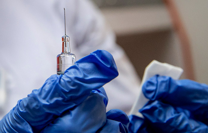 В РФ прививку от гриппа сделало около половины населения, прививочная кампания завершена