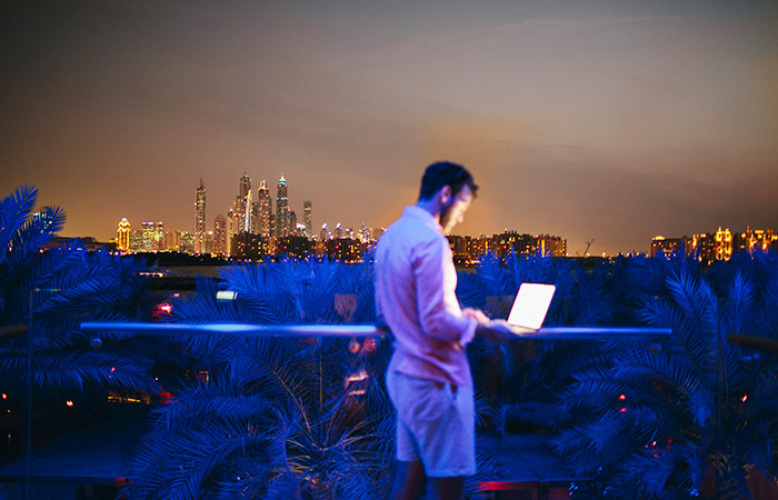 Минцифры выступило против запрета на удаленную работу айтишников, уехавших за границу