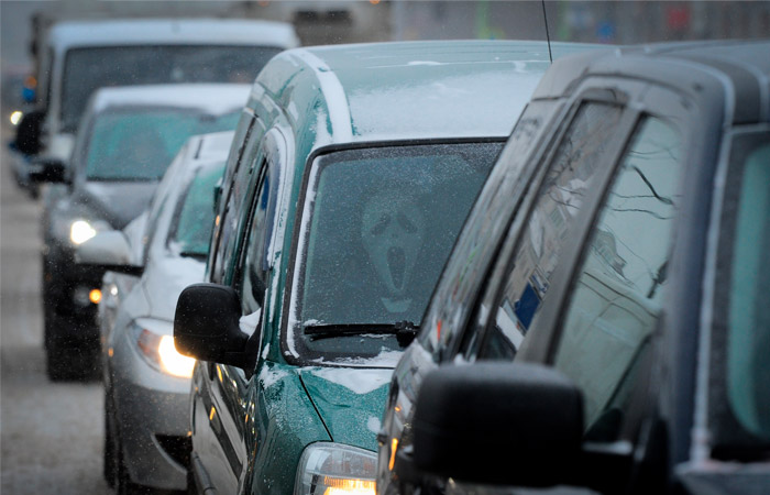 Утренние пробки в Москве достигли 9 баллов из-за гололедицы