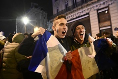 Болельщики футбольной сборной Франции празднуют по всей стране выход команды в финал
