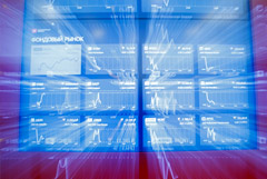 Рынок акций РФ открылся снижением индексов МосБиржи и РТС на 0,2-0,9%