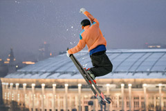 В Москве на Воробьевых горах открыли горнолыжный комплекс с двумя трамплинами