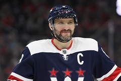 Овечкин вышел на второе место в списке лучших снайперов в истории НХЛ