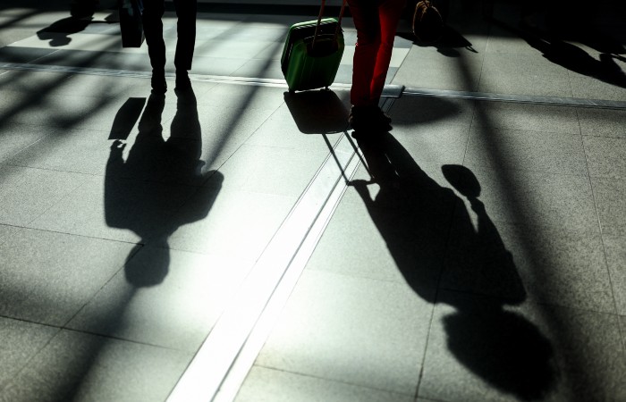 Володин заявил о подготовке повышенных налогов для уехавших из страны