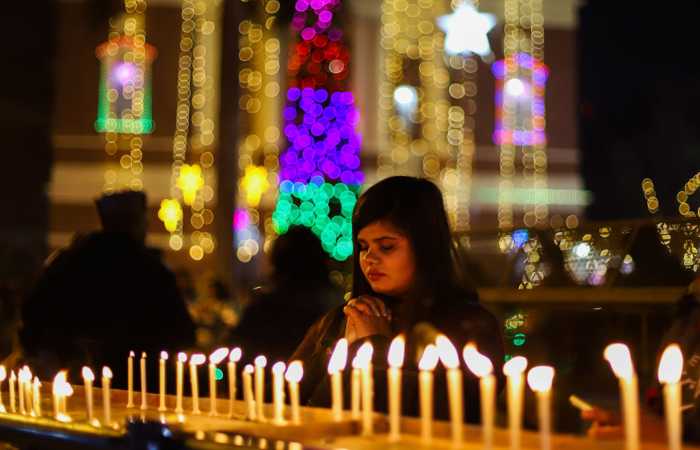 Христиане западных стран отмечают Рождество