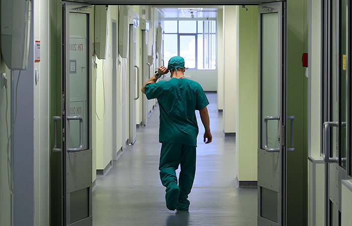 Раненому Рогозину провели операцию по извлечению осколка