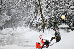 Число жертв снежного шторма в США превысило 60 человек