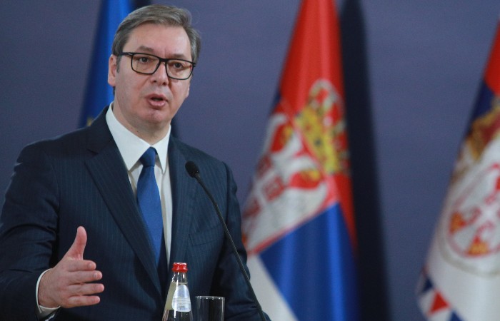 Вучич призвал сербов на севере Косово разобрать баррикады