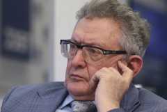 Первый замгендиректора "Интерфакса" Вячеслав Терехов удостоен звания "Заслуженный журналист РФ"