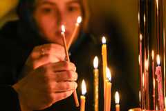 Православные верующие празднуют Рождество