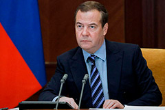 Медведев заявил, что "противники РФ профинансировали модернизацию 100 танков Т-72"