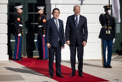 Лидеры США и Японии заявили о продолжении санкционной политики в отношении России