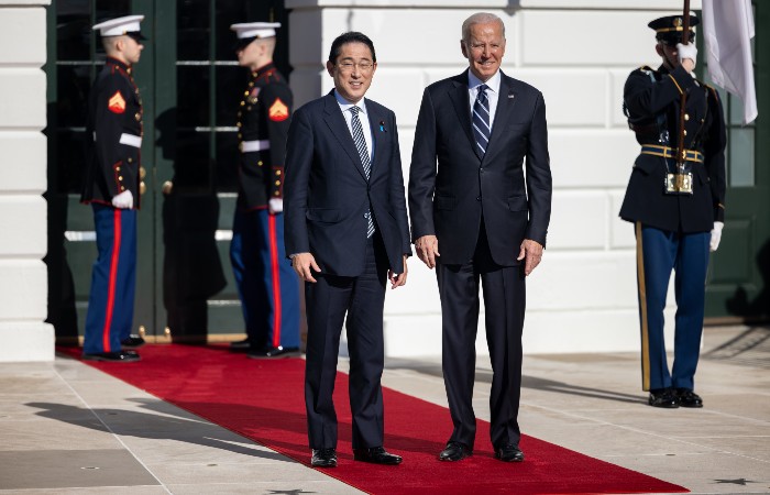 Лидеры США и Японии заявили о продолжении санкционной политики в отношении России