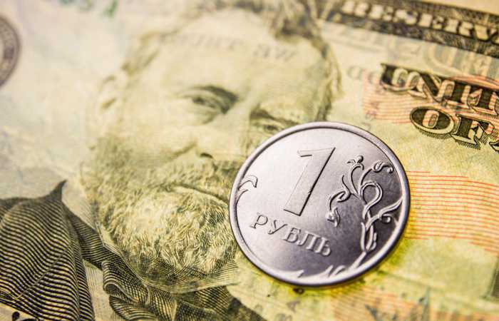 Рубль подрос на старте торгов к доллару с учетом позитива на мировых рынках капитала