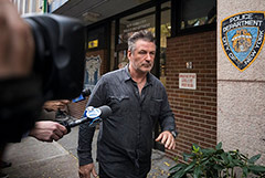 Алеку Болдуину предъявят обвинение в непредумышленном убийстве оператора