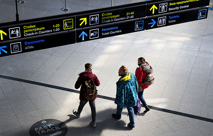 В Кремле заявили, что не обсуждают идею запретить выезд россиян за границу