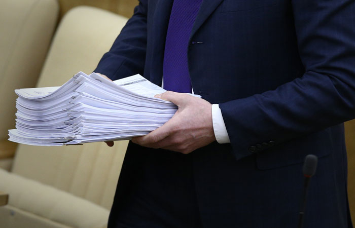 Число компаний РФ, раскрывающих информацию для инвесторов, упало в 2022 г. на треть