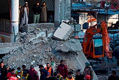 Число жертв теракта в мечети в Пакистане приблизилось к 90