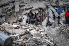 Число жертв землетрясения в Турции и Сирии превысило 1,2 тыс. человек