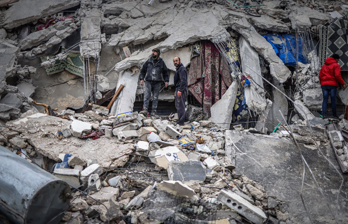 Число жертв землетрясения в Турции и Сирии превысило 1,2 тыс. человек