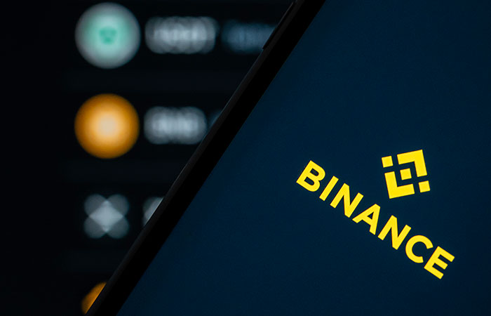 Криптобиржа Binance приостанавливает ввод и вывод денежных средств в долларах