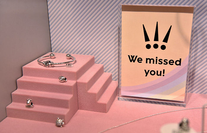 Ювелирная компания Pandora увеличила прибыль и выручку в IV квартале сильнее прогнозов