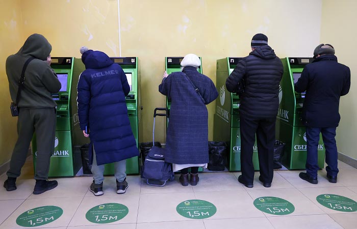 Сбербанк намерен к марту увеличить сеть банкоматов в Крыму примерно до 30 устройств