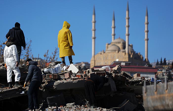 Число жертв землетрясения в Турции и Сирии приблизилось к 16 тысячам