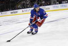 Четыре гола Панарина принесли "Рейнджерс" победу над "Каролиной" в НХЛ