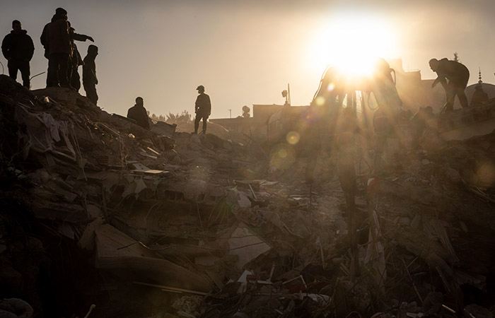 В Турции из-под завалов спасли более 8 тыс. человек