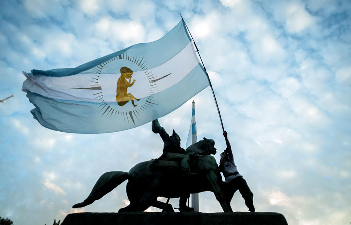 Володин запустил опрос об отношении к россиянкам, уезжающим рожать за границу