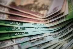 Рубль утром стабилен относительно доллара и юаня, несмотря на негативные внешние сигналы