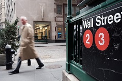 Уолл-стрит закрылась снижением на тревогах по поводу дальнейшего роста процентных ставок