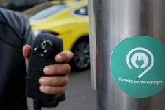 Владельцы электромобилей смогут бесплатно ездить по платным трассам с 1 марта
