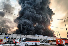 Локализован пожар на складе холодильников в Красноярске