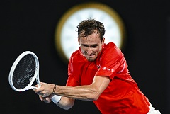 Медведев вышел в полуфинал теннисного турнира ATP-250 в Катаре