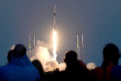 Ракета SpaceX стартовала на орбиту с новой партией интернет-спутников Starlink