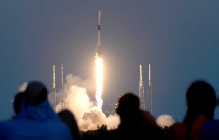 Ракета SpaceX стартовала на орбиту с новой партией интернет-спутников Starlink