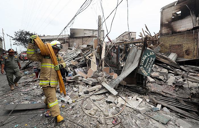 В результате пожара на топливном хранилище в Джакарте погибли 18 человек
