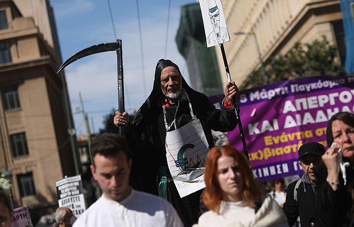В городах Греции начались акции протеста в связи с железнодорожной катастрофой