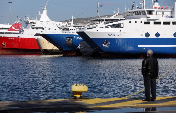 Забастовки профсоюзов нарушили работу общественного транспорта в Греции